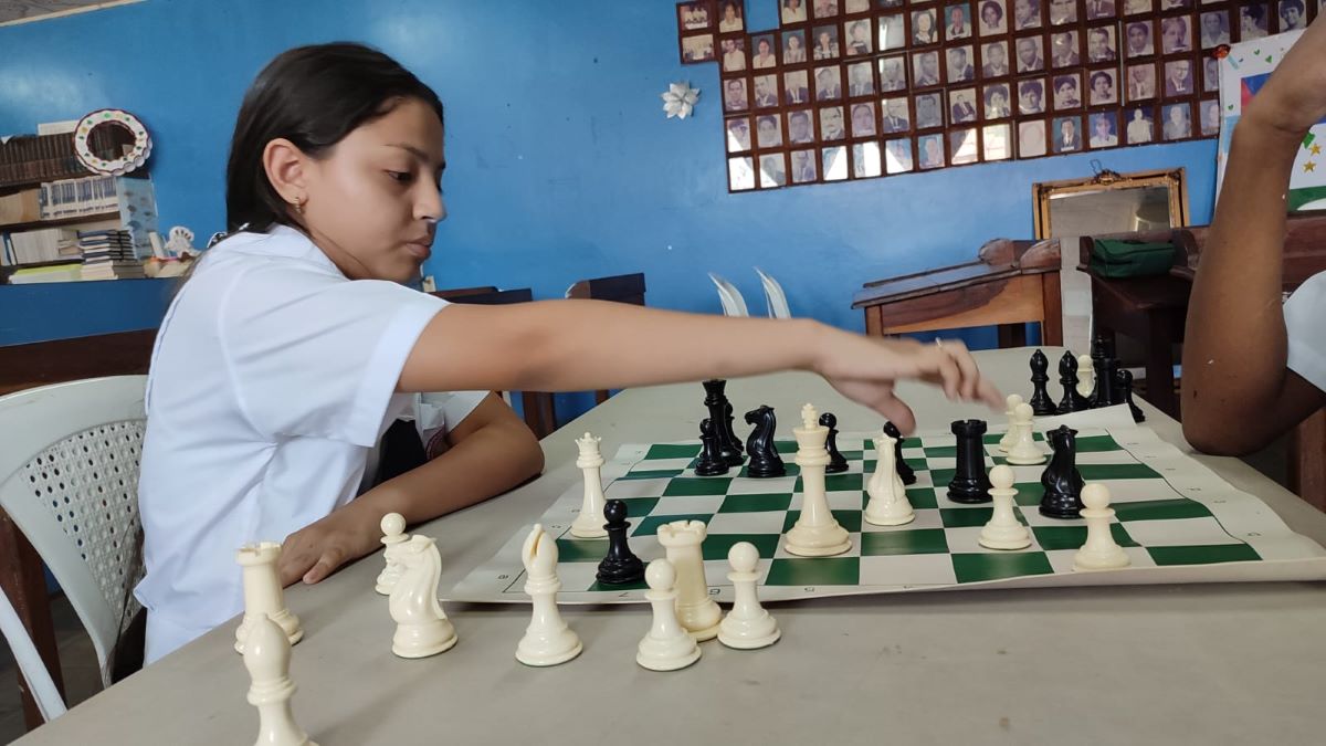Estudiantes se apasionan en el mundo del ajedrez